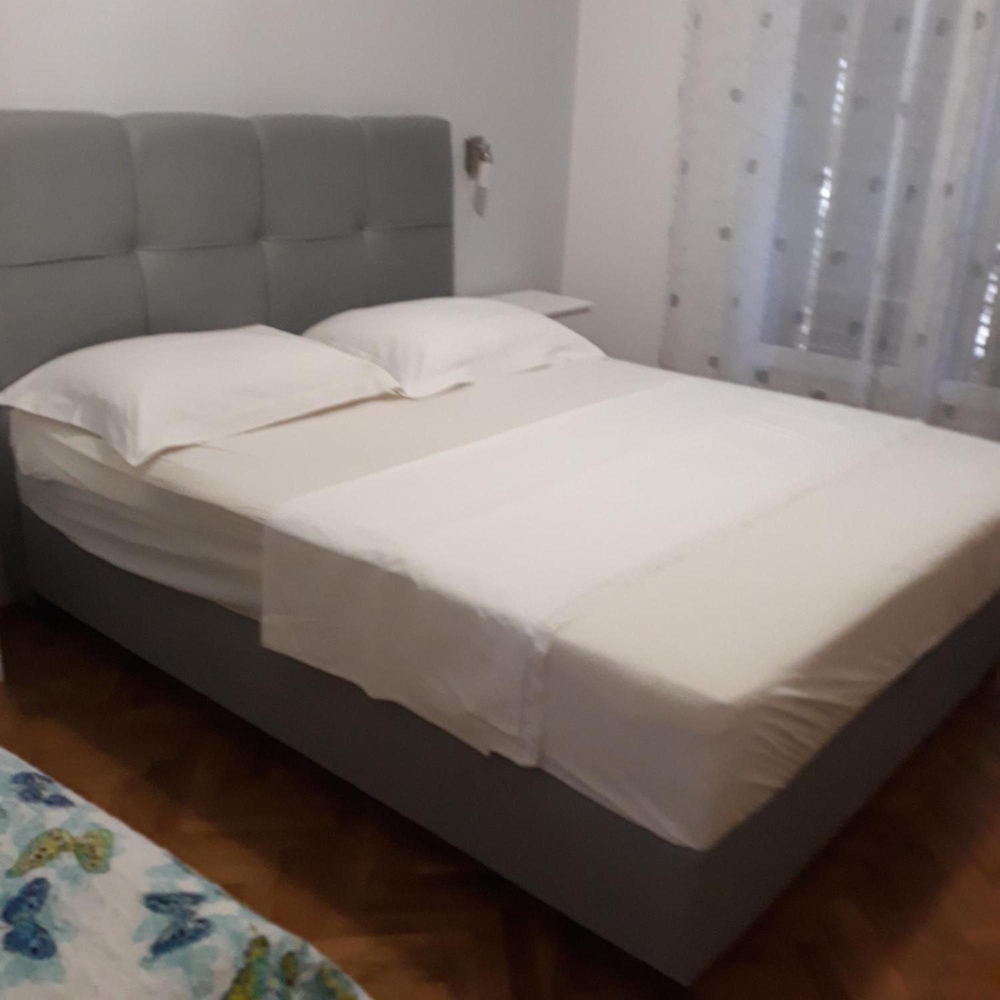 Apartments Goic Jelsa  Oda fotoğraf